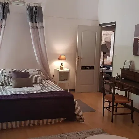 La Demeure Du Pressoir Couette-café