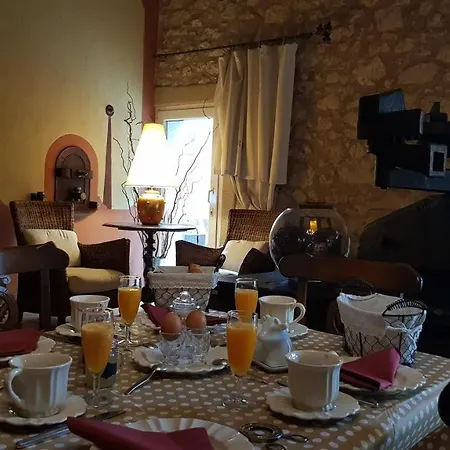 La Demeure Du Pressoir Bed & Breakfast 4*