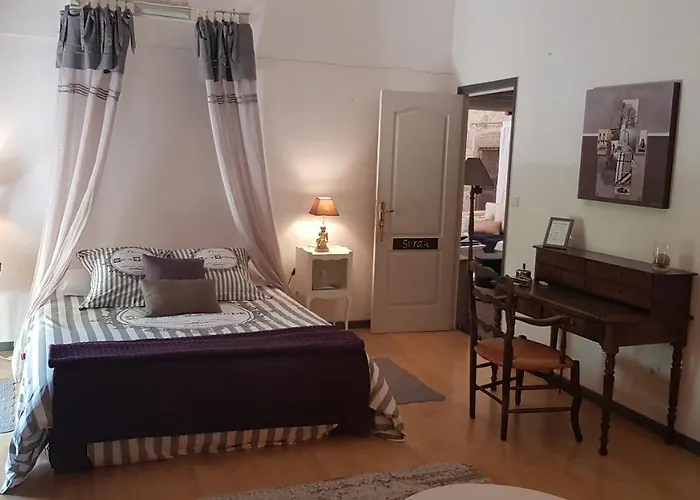 La Demeure Du Pressoir Couette-café